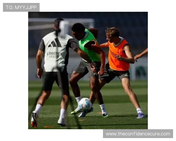 皇马官方:贝林厄姆卡马文加参与部分合练 恩德里克单独训练 皇马官方:贝林厄姆卡马文加参与部分合练 恩德里克单独训练